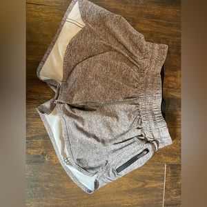 LULULEMON BRAND NEW CONDITION SHORTS SIZE 4